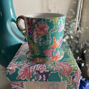 Lilly (McKimm ) Pulitzer 12 ounce printer ceramic mug, nib. Multi pastel colors